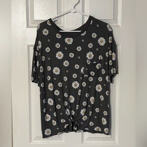 No Boundaries Green Floral Tie Front‎ T-Shirt